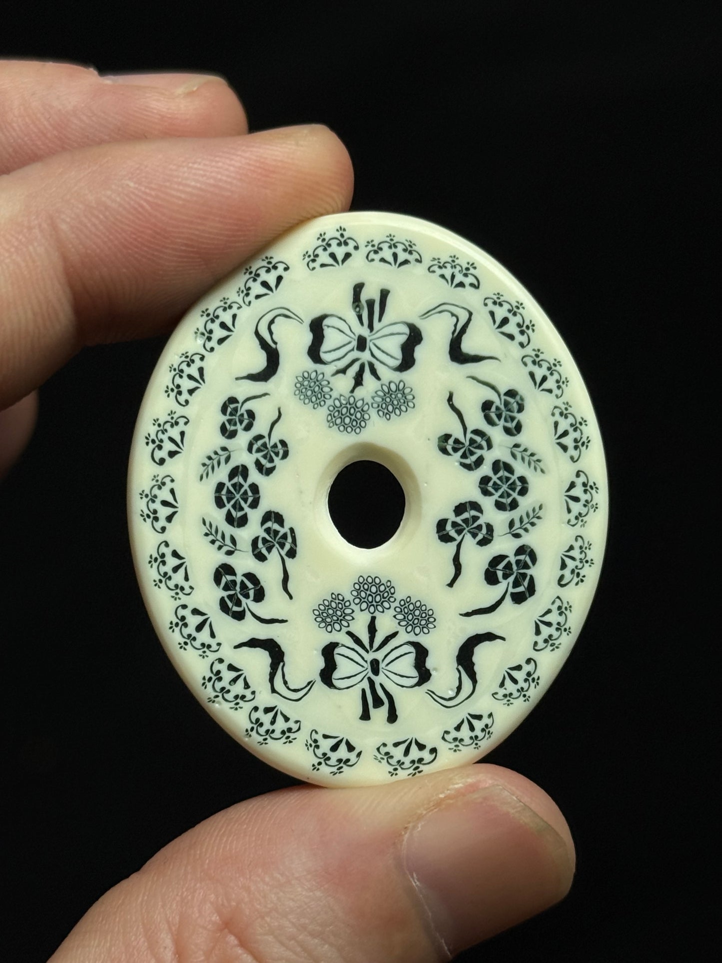 Sakiyo Takeuchi - Pendant - “Ribbon and Clover”