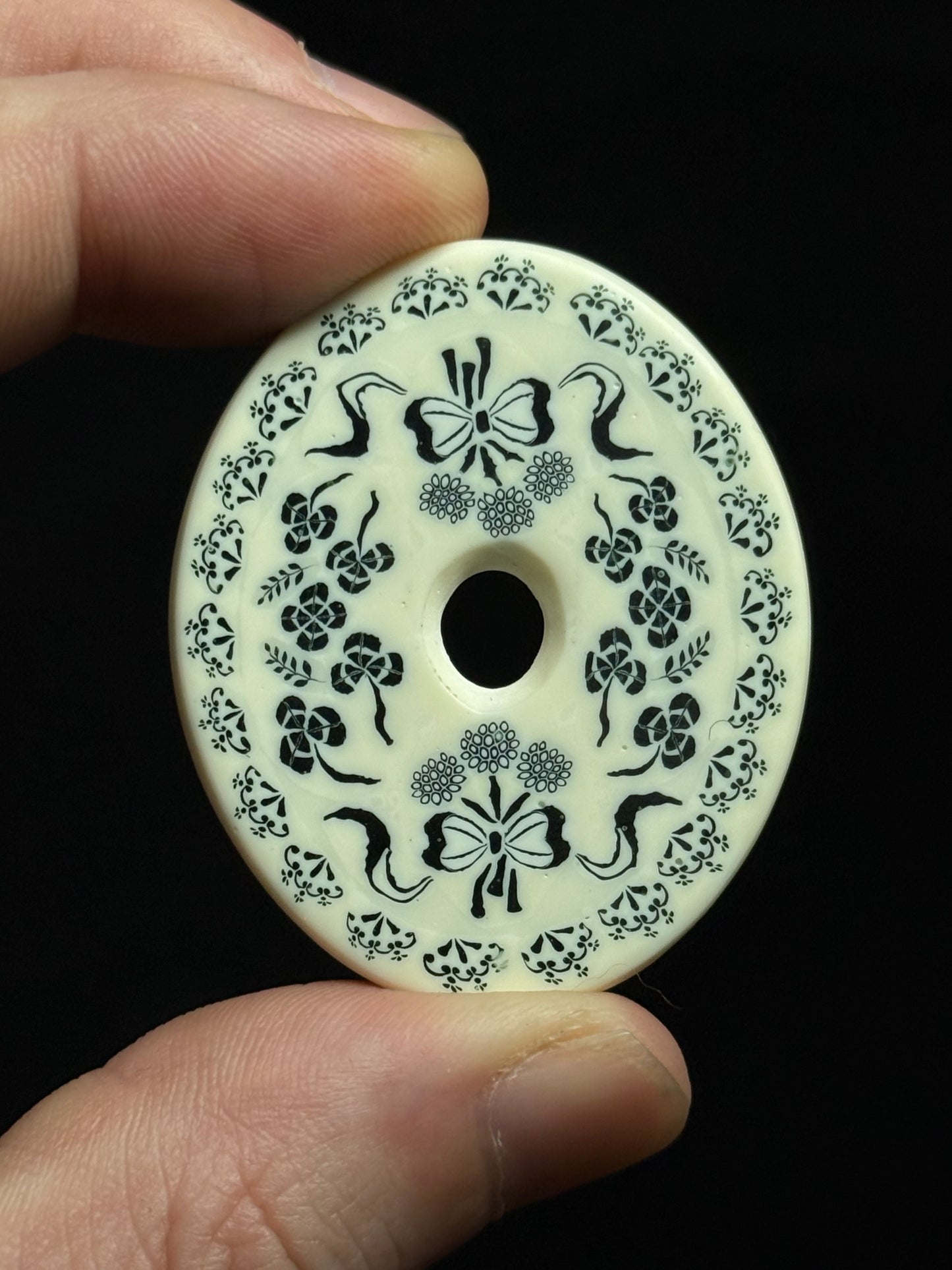 Sakiyo Takeuchi - Pendant - “Ribbon and Clover”