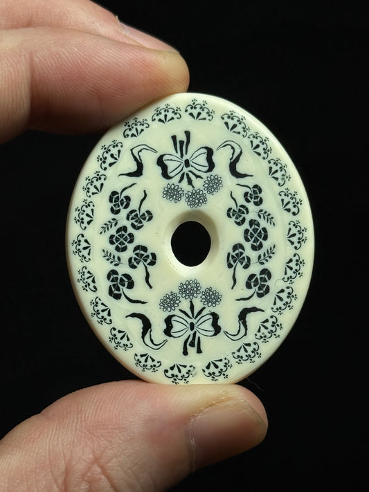 Sakiyo Takeuchi - Pendant - “Ribbon and Clover”