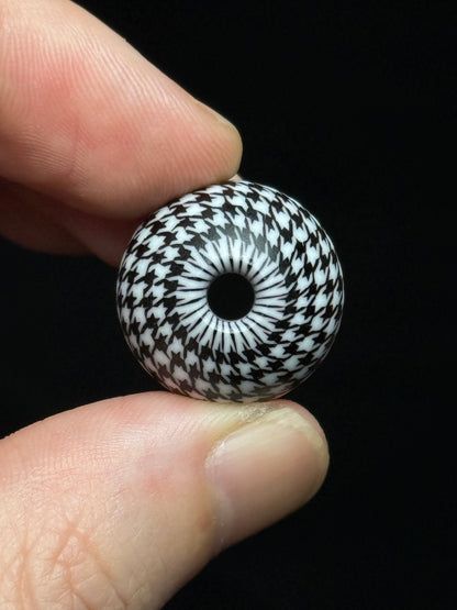 Daisuke Takeuchi - Tonbodama - “Houndstooth”